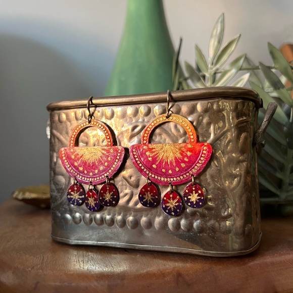 Handmade hand painted gradient sunset colored earrings - Picture 2 of 7